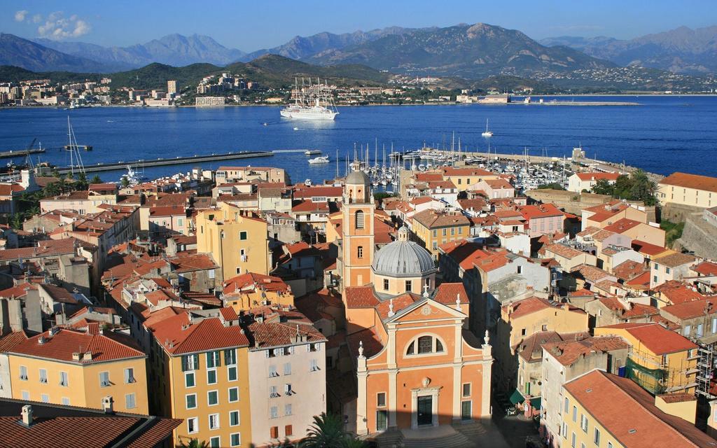 Appartements Au Coeur De La Vieille Ville Pietonne & Citadelle Ajaccio  Zimmer foto
